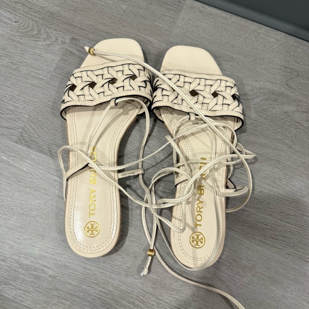 Tory Burch Sandal Basketweave Lace Up in Cream Leather - Picture 3 of 6